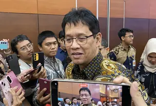 Menteri Keuangan (Menkeu) Purbaya Yudhi Sadewa berkomentar mengenai outlook lembaga pemeringkat Moody’s di Gedung Kementerian Keuangan, Jumat (6/2/2026). (Liputan6com.Christian)
