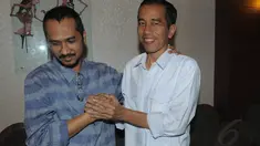 Capres PDIP Joko Widodo (Jokowi) bertemu dengan Ketua KPK Abraham Samad di Bandara Adisutjipto Yogyakarta. (Liputan6.com/Herman Zakharia) 	