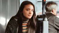 Biasa Tampil Natural, Ini 7 Potret Amanda Rawles dengan Makeup Tebal