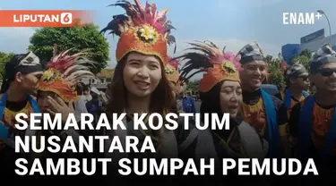 Ribuan warga Tegal tumpah ruah di alun-alun kota tersebut. Mereka menari meriahkan peringatan Hari Sumpah Pemuda dengan mengenakan berbagai pakaian tradisional.