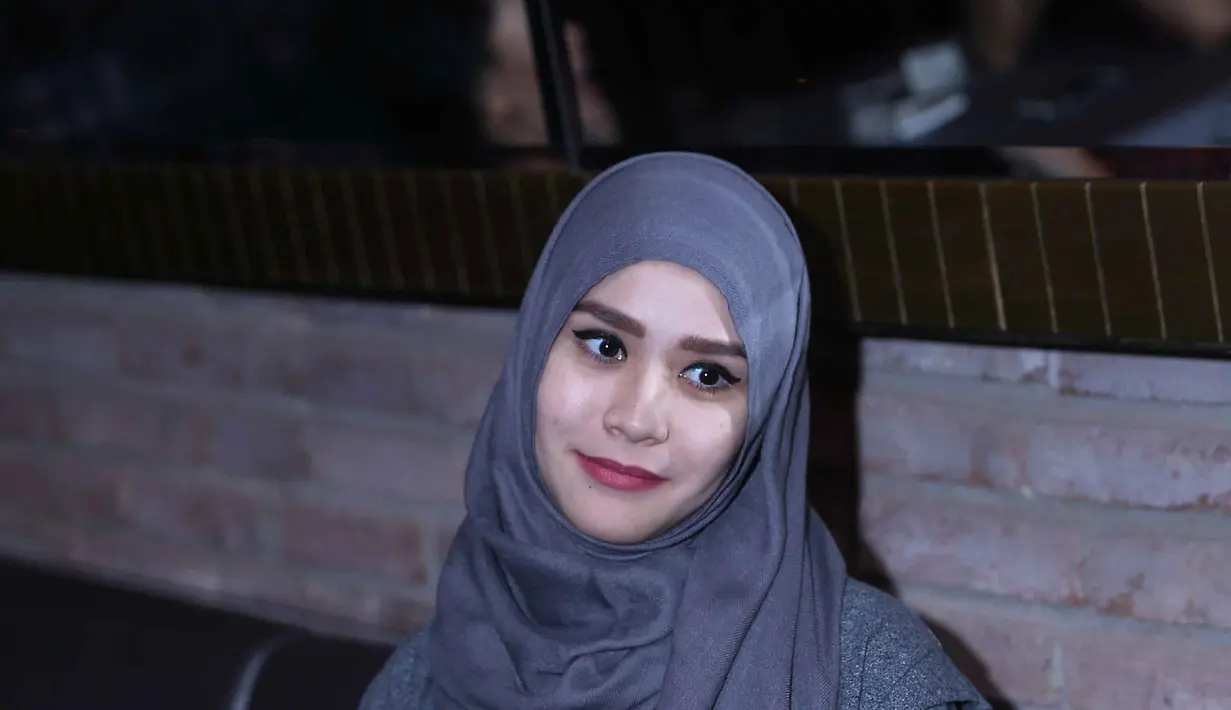 Baik Zaskia maupun sang suami menginginkan jika proses persalinan kelahiran buah hati ketiga mereka secara normal. Selain persalinan normal, ibu dua anak ini juga mewajibkan ASI 2 tahun untuk bayinya nanti. (Nurwahyunan/Bintang.com)