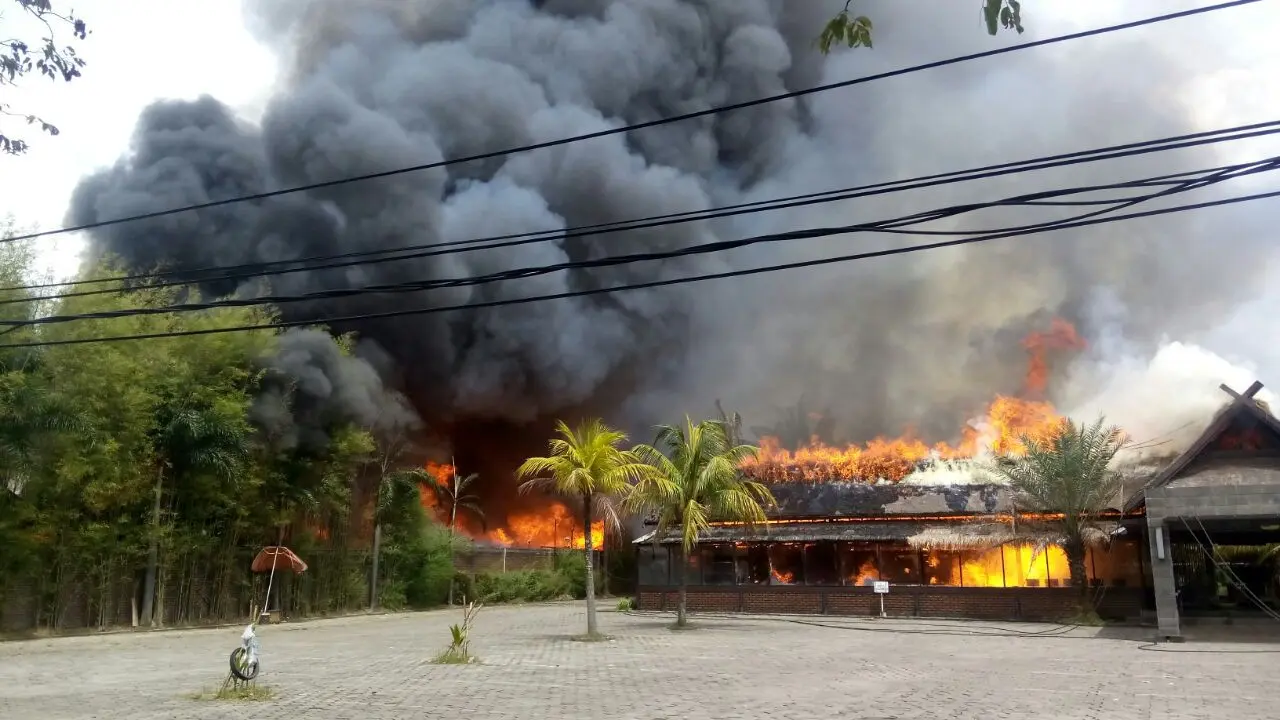 Rumah Makan Tempat Bentrok FPI vs GMBI Dilalap Si Jago Merah
