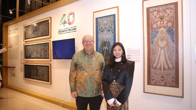 Pameran Irish Legends Through Indonesian Eyes memasukan unsur Cerita Legenda Rakyat Irlandia dan Batik. [Fimela/Daniel Kampua]