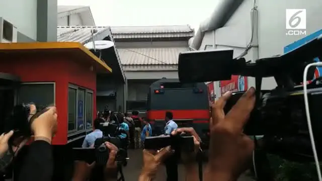 Djarot Datang Menjenguk Ahok di Rutan Cipinang 