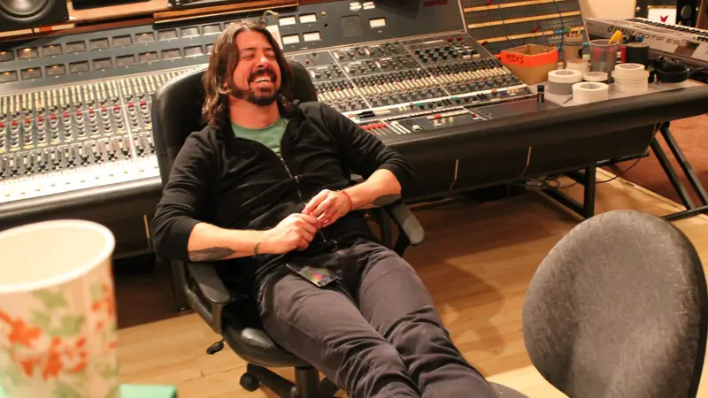 Dave Grohl Bawa Studio Rekaman Terbaik ke Televisi