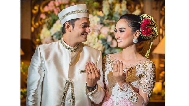 Andrew Andika dan Tengku Dewi Putri menikah pada bulan April 2017 silam.