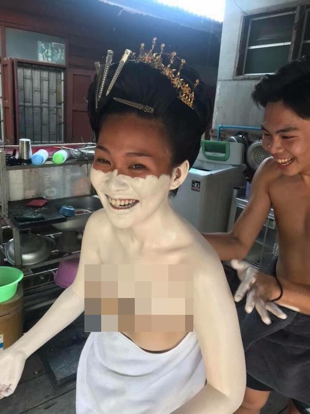 Enggak Hanya Muka, Makeup Di Sekujur Tubuh Pengantin Ini Bikin Geleng Kepala