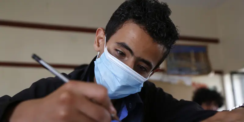 FOTO: Pandemi Covid-19, Yaman Gelar Ujian Sekolah