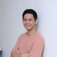 "Saya enggak mau ngebangun suatu hubungan di belakang layar, buat suatu gimmick,supaya film dan sinetron saya itu laku, dari dulu saya dari awal film sampai (sinetron) Tukang Bubur Naik Haji sampe ribuan episode gitu,"lanjutnya.(Daniel Kampua/Bintang.com)