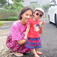 Daster yang dikenakan Sarwendah, menurut netizen mudah dicari dan dijual di toko-toko busana yang merakyat. (Instagram @sarwendah29)