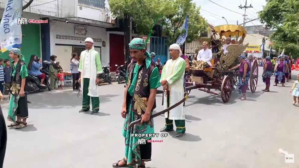 Melihat Cara Unik Orang Indramayu Rayakan Lebaran, Ada Tradisi Pawai Naga Meriah