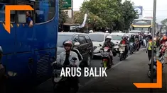 Polisi memberlakuakn sistem satu arah mengatasi kemacetan arus balik dari Garut menuju tol Cileunyi. Kepadatan didominasi oleh kendaraan roda empat dan roda dua.