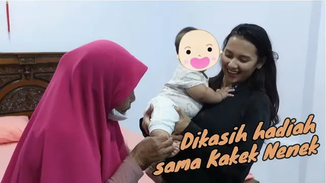 6 Potret Indah Permatasari Mudik ke Rumah Mertua, Anak Disambut oleh Kakek-Nenek
