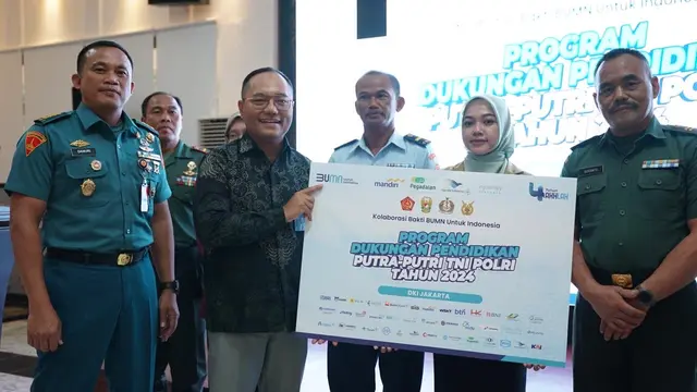 Bank Mandiri Bersama 3 BUMN Salurkan Bantuan Kuliah Bagi 377 Putra Putri TNI/Polri di Jakarta
