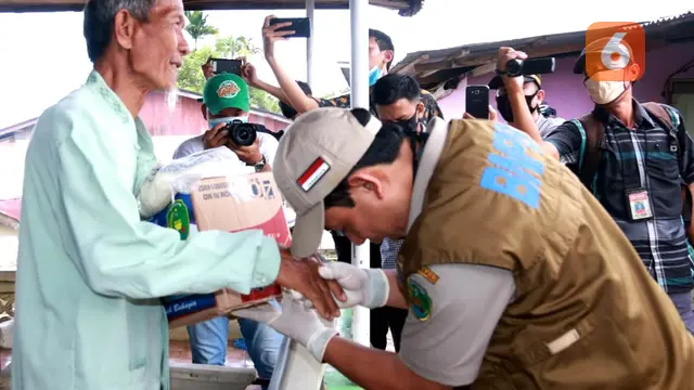 Wali Kota Bengkulu Serahkan 2,1 Juta Kilogram Beras Untuk Seluruh Warga