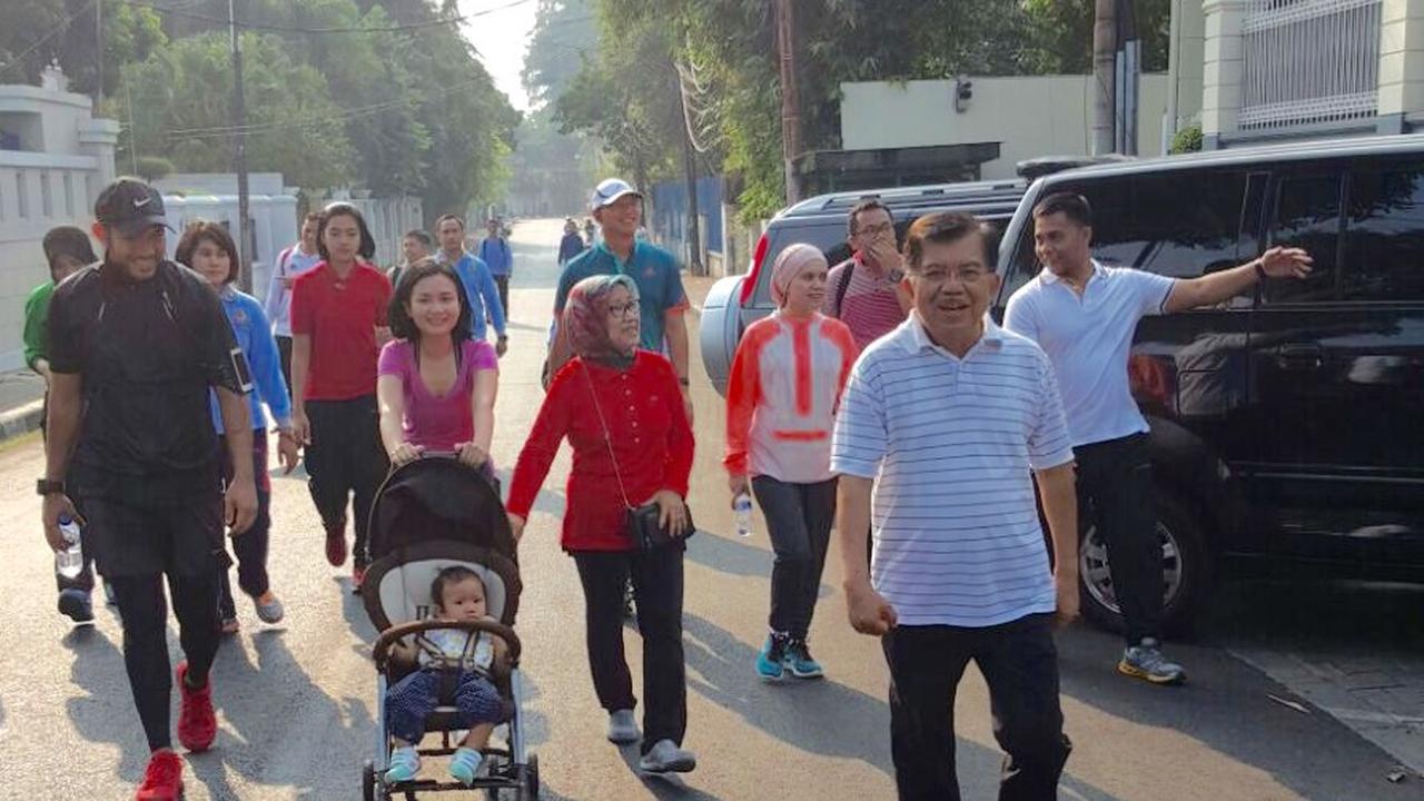 20150913-JK berolahraga bersama keluarga-Jakarta