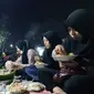 Masyarakat Desa Kemiren  menikmati hidangan pecel petek  dalam acara ritual adat Tumpeng Sewu yang dilaksanakan setiap bulan Dzulhijja atau bulan haji (Istimewa)