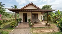 6 Model Rumah Kampung Sederhana dengan Teras Luas, Nyaman untuk Bersantai