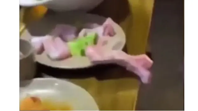 Viral Daging 'Zombie' Lompat dari Piring di Restoran, Pelanggan Teriak Ketakutan