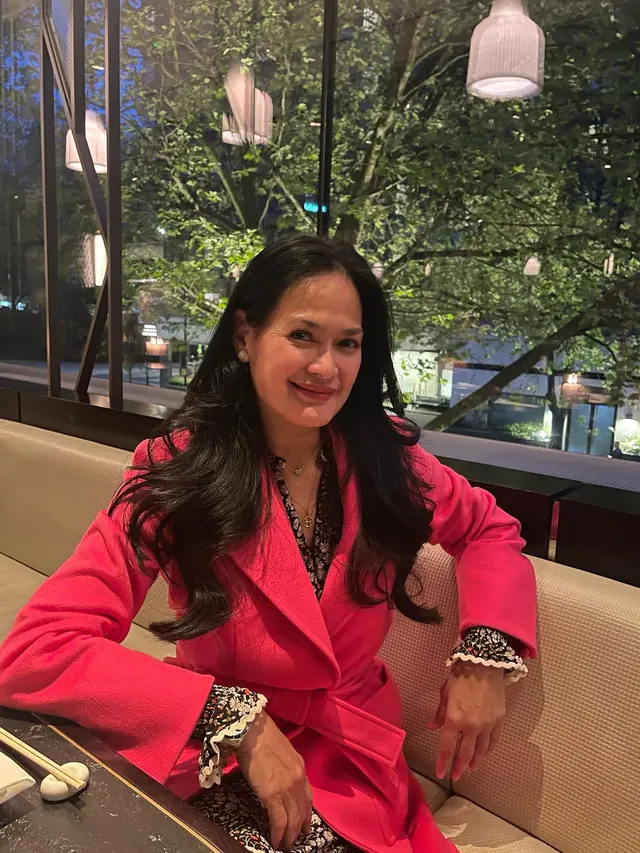 Tampil Stylish, Ini 7 Gaya Donna Harun saat di London yang Curi Perhatian