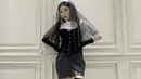 <p>Wendy Walters yang juga merayakan halloween tampil dengan kostum Valak sebagai hantu dari film The Nun. [Instagram/wendywalters] Penulis : Mufiidaanaiilaa Alifah S.</p>