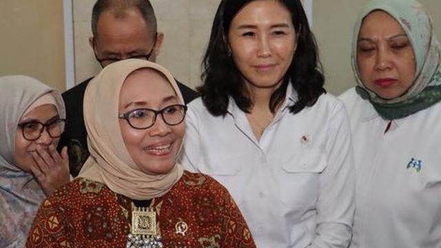 Veronica Tan saat Rapat Perdana Sebagai Wakil Menteri. [@menteripppa]