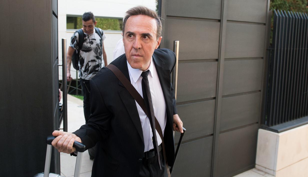 3. Wagner Ribeiro - Wagner bekerja dibawah naungan Agnesi MJF Publicidade E Promocoes. Agensi Wagner sempat menciptakan kontroversi dengan transfer Luis Figo ke Barcelona. (AFP/Alain Jocard)