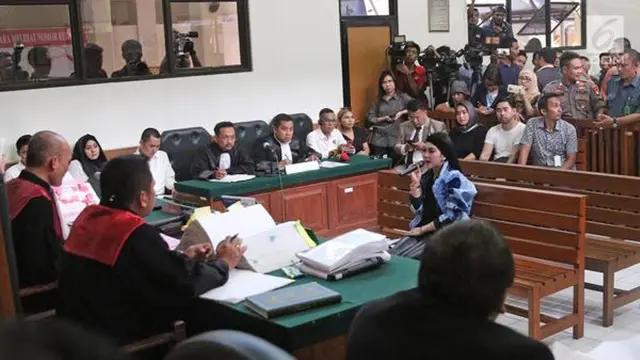 Syahrini First Travel