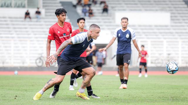 Gelandang Bhayangkara FC, Radja Nainggolan.