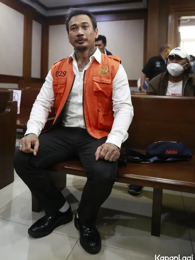 Musisi I Gede Ari Aryastina alias Jerinx saat menjalani sidang kasus dugaan pengancaman di Pengadilan Negeri Jakarta Pusat, Rabu (12/1/2022).