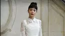 <p>Melalui akun Instagram pribadinya, Jisoo Blackpink tampil dengan mengusung konsep klasik dan elegan. Dirinya juga terlihat manglingi dengan rambut bak Audrey Hepburn yang ikonik. (Liputan6.com/IG/@sooyaaa__)</p>