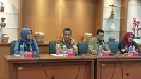 Kementerian Perindustrian membantah penumpukan puluhan ribu kontainer barang di pelabuhan menganggu rantai pasok bahan baku industri dalam negeri. Data Kemenperin mencatat tak ada keluhan dari pelaku usaha di dalam negeri.