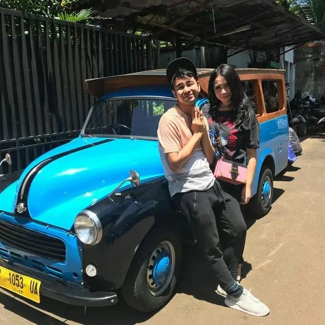 Artis cantik naik angkot (Instagram/@angkotindonesia)
