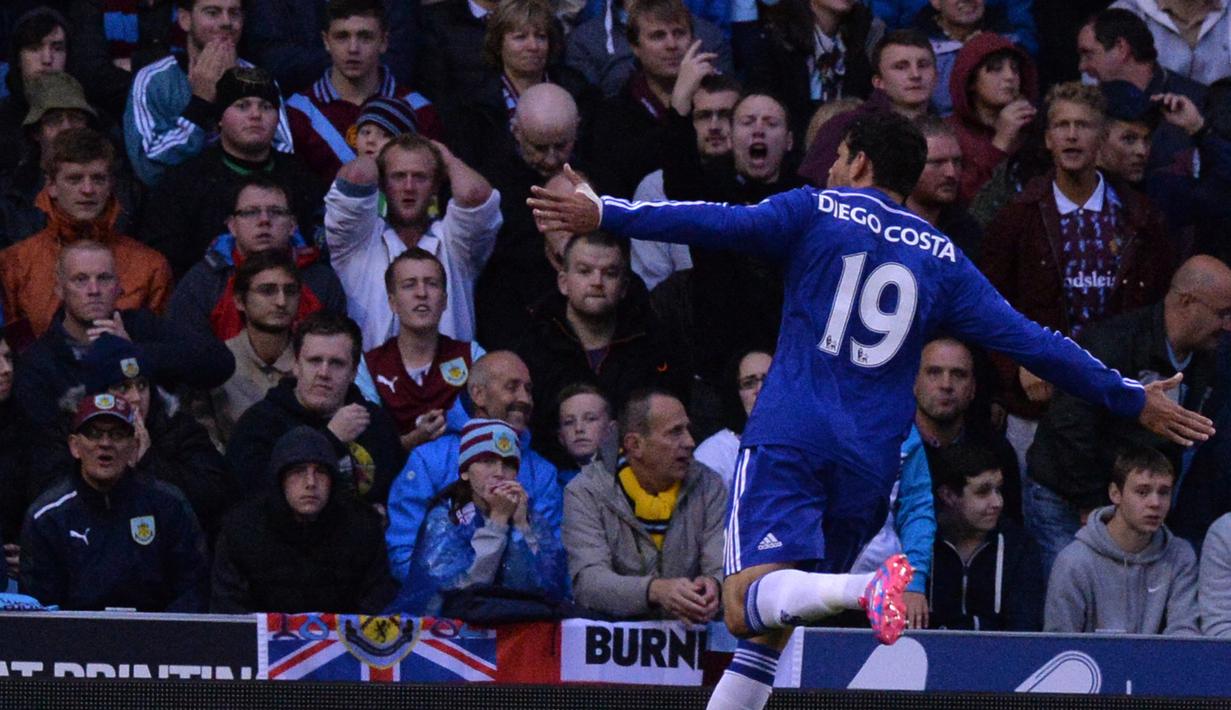Digo Costa. Striker yang didatangkan Chelsea dari Atletico Madrid pada 2014/2015 ini langsung mencetak gol di laga debutnya di pekan ke-1 Liga Inggris kontra tuan rumah Burnley, 18 Agustus 2014. Ia mencetak gol penyeimbang 1-1 pada menit ke-17. Hasil akhir Chelsea menang 3-1. (Foto: AFP/Paul Ellis)
