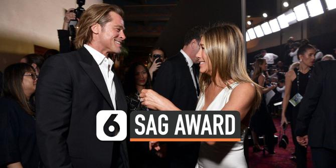 VIDEO: Brad Pitt Terciduk Pandangi Jennifer Aniston di SAG Awards
