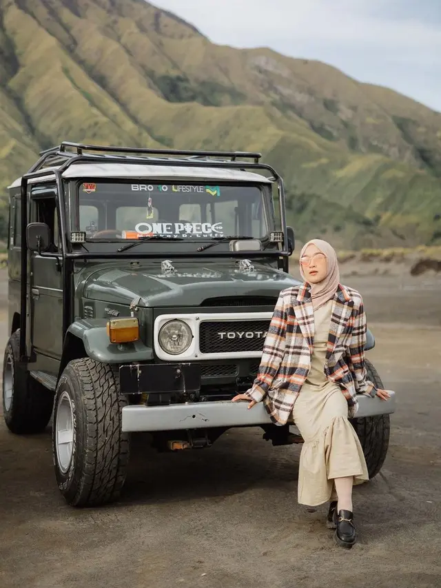 9 Potret Gaya Kompak Ririe Fairus dan Dua Anaknya Saat Liburan ke Bromo