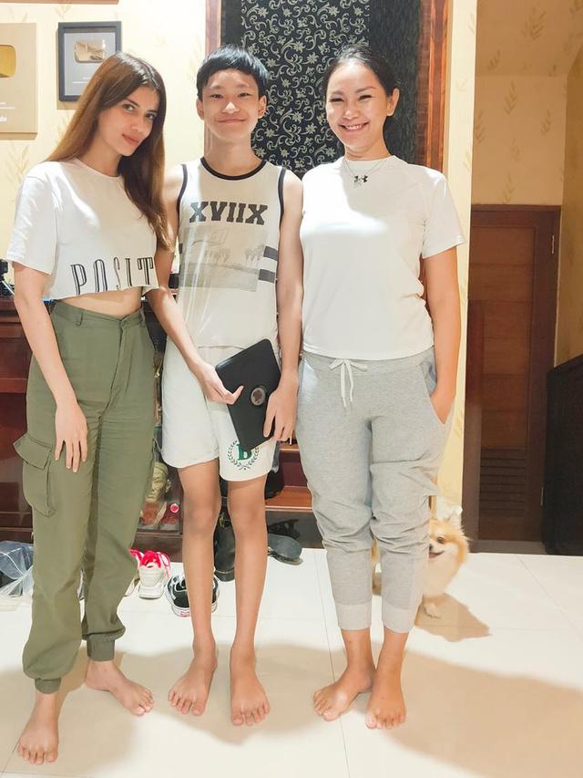 6 Potret Kedekatan Kalina Oktarani dan Sabrina Chairunnisa, Bak Kakak Beradik