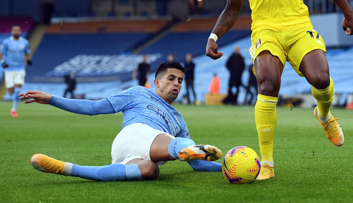 Joao Cancelo (Manchester City) - Whoscored memberinya nilai 7,31 untuk Cancelo karena penampilan apiknya di musim ini. Dia mampu mencetak 2,7 tackel per 90 menit terbaik pada musim ini serta membuat dua gol dan tiga assist. (Foto: AFP/Pool/Michael Regan)
