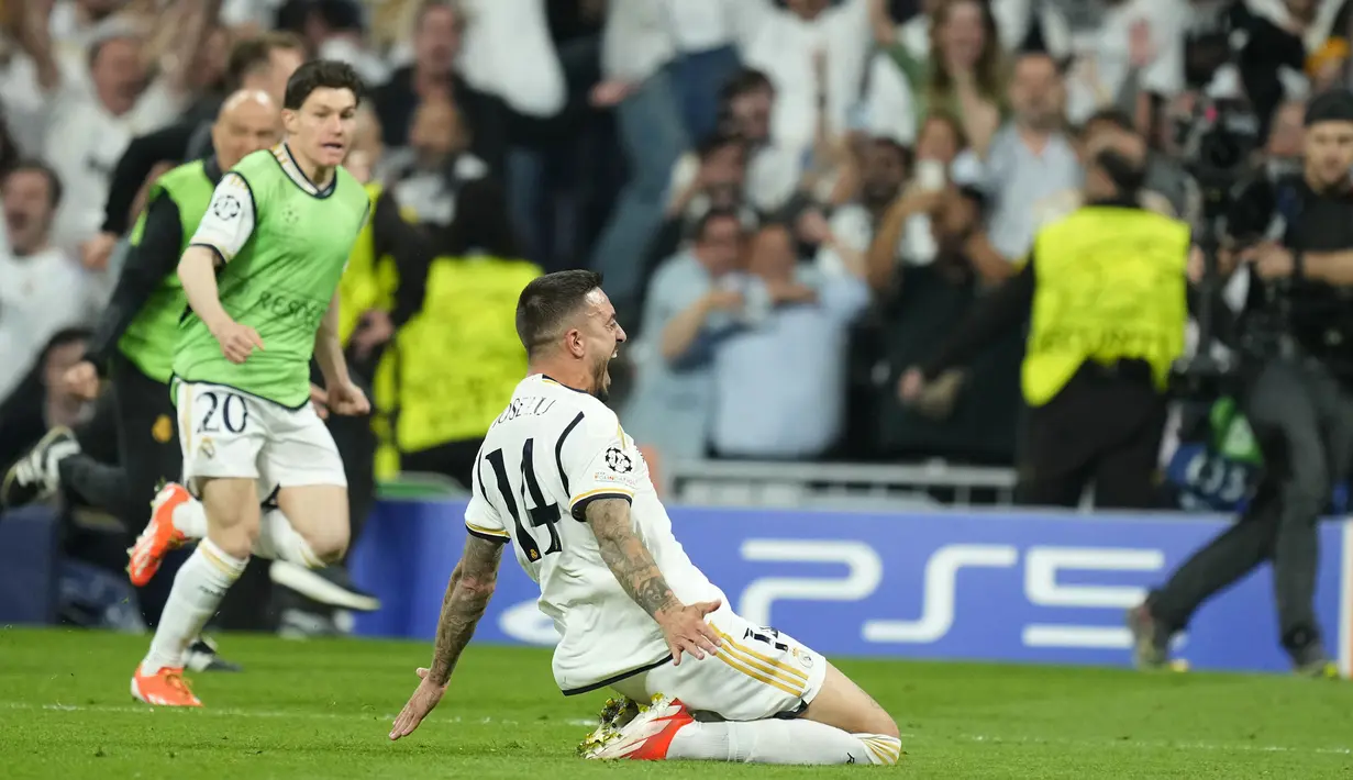 Selebrasi striker Real Madrid, Joselu setelah mencetak gol kedua timnya ke gawang Bayern Munchen pada laga leg kedua semifinal Liga Champions 2023/2024 di Santiago Bernabeu Stadium, Madrid, Rabu (8/5/2024). (AP Photo/Jose Breton)