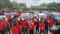 Ribuan Simpatisan dan 55 orang bakal calon anggota legislatif (caleg) PDI Perjuangan (PDIP) Kabupaten Bekasi, Jawa Barat mendatangi Kantor KPUD Kabupaten Bekasi, Kamis Pagi (11/5/2023). (Ist)