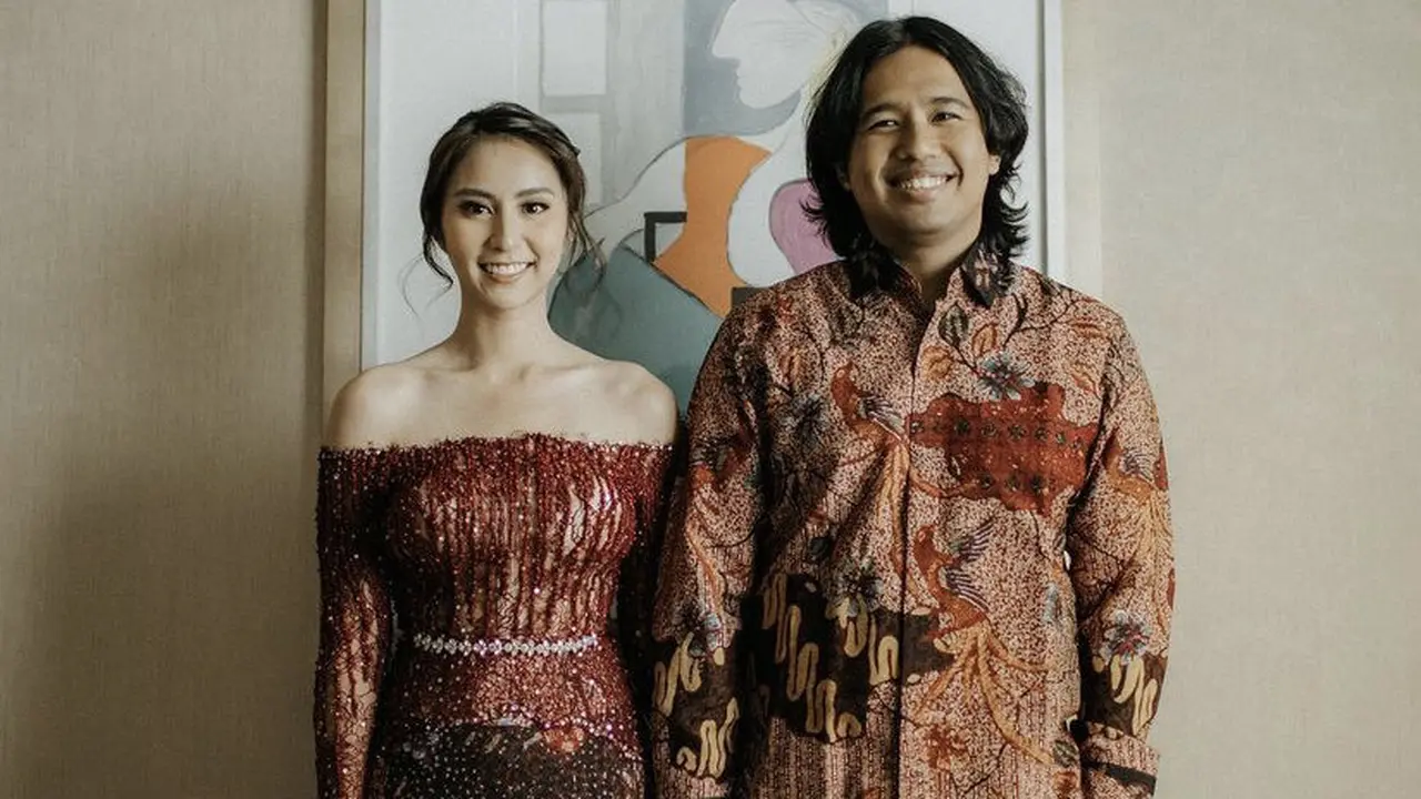 Potret Calon Istri Joshua Suherman Anggun Kenakan Kebaya Merah