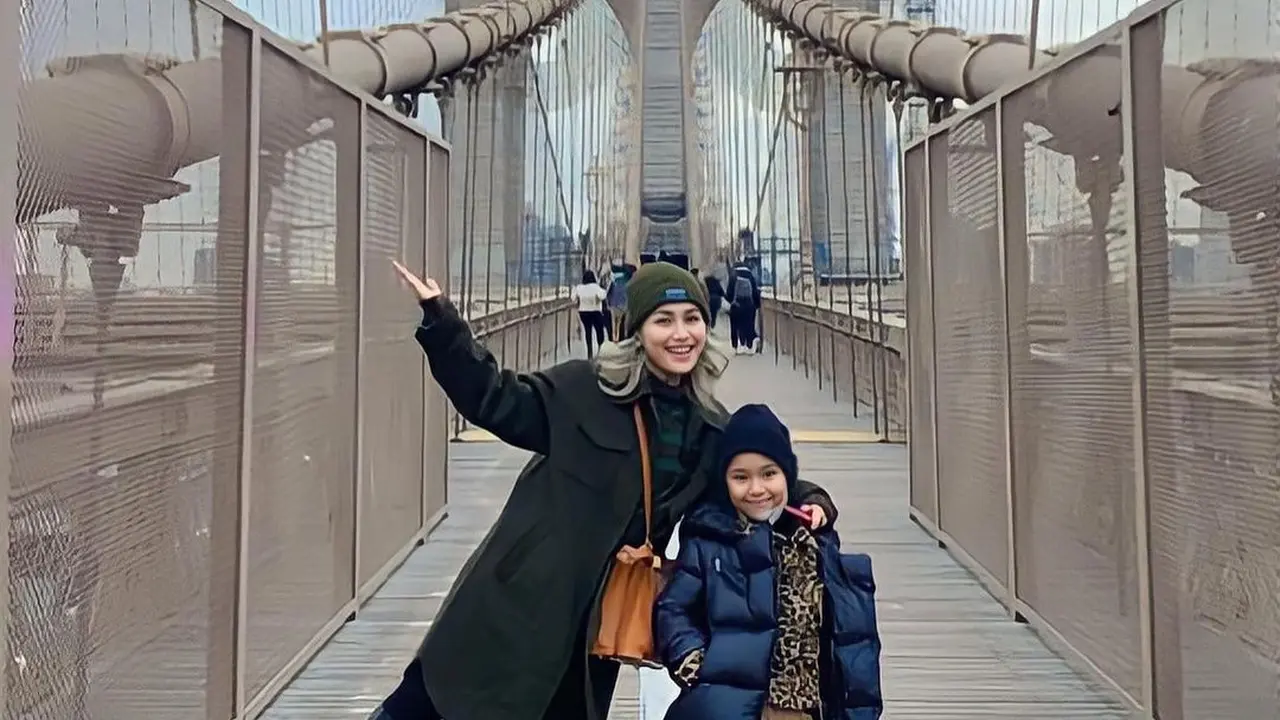 [Fimela] Ayu Ting Ting dan Bilqis Liburan di Amerika