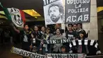 Suporter klub asal Italia, Juventus, berkumpul untuk menyambut kedatangan La Vecchia Signora di Bandara Soekarno-Hatta, (4/8/2014). (Liputan6.com/Helmi Fithriansyah)