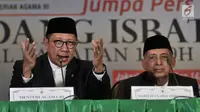 Menteri Agama Lukman Hakim Saiffudin (kiri) saat memberi keterangan hasil Sidang Isbat, Jakarta, Selasa (15/5). Pemerintah menetapkan awal Ramadan pada Kamis, 17 Mei 2018. (Merdeka.com/Iqbal Nugroho)