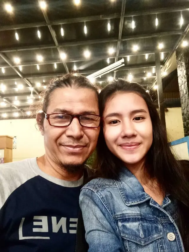 Jarang Tersorot, Ini 6 Potret Shenina Cinnamon dan Sang Ayah