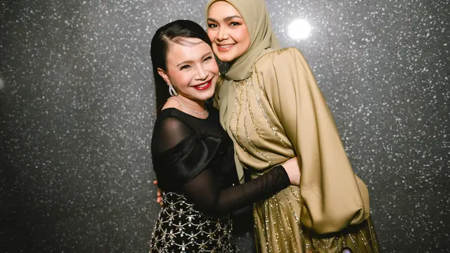 Rossa dan Siti Nurhaliza. (Foto: Dok. Manajemen Rossa)