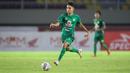 Motor serang Persebaya Surabaya, Marselino Ferdinan mampu tampil mengagumkan dengan mencetak empat gol dan tujuh assist dalam 23 pertandingan di BRI Liga 1 2021/2022. Pemuda 17 tahun itu diketahui memiliki peluang besar dipanggil Shin Tae-yong, (Bola.com/Bagaskara Lazuardi)