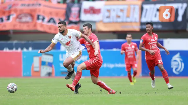 Foto: Aji Kusuma dan Abdulla Yusuf Helal Cetak Brace, Persija Terkam PSM untuk Rebut Puncak Klasemen BRI Liga 1