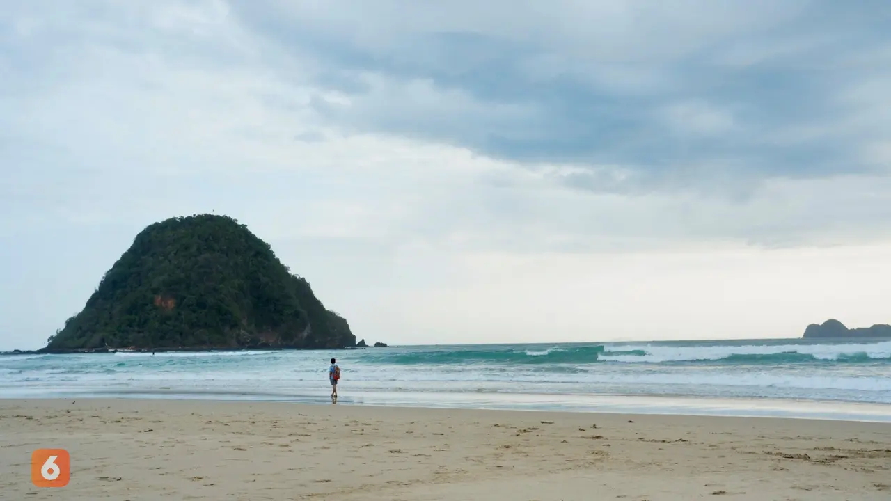 Pantai Pulau Merah