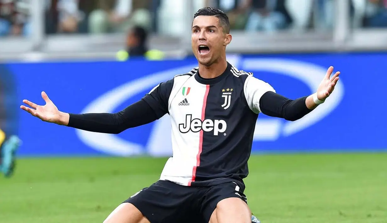 Striker Juventus, Cristiano Ronaldo, saat melawan Verona pada laga Serie A di Stadion Juventus, Sabtu (21/9/2019). Juventus menang 2-1 atas Verona. (AP/Alessandro Di Marco)